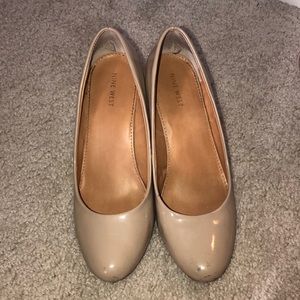 low nude wedge